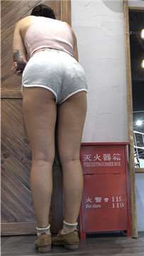 4k超清，小短热裤丰臀俏少F [781 MB]