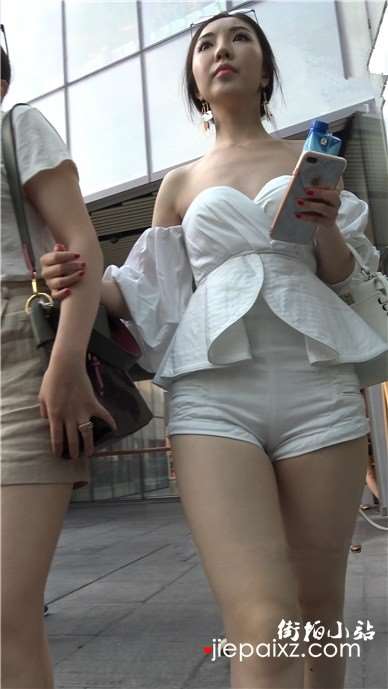 4k-逆天美颜性感露背美女小姐姐 [1.31 GB]