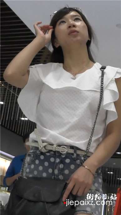 街拍高腰热裤苹果臀颜值美女 [759 MB]