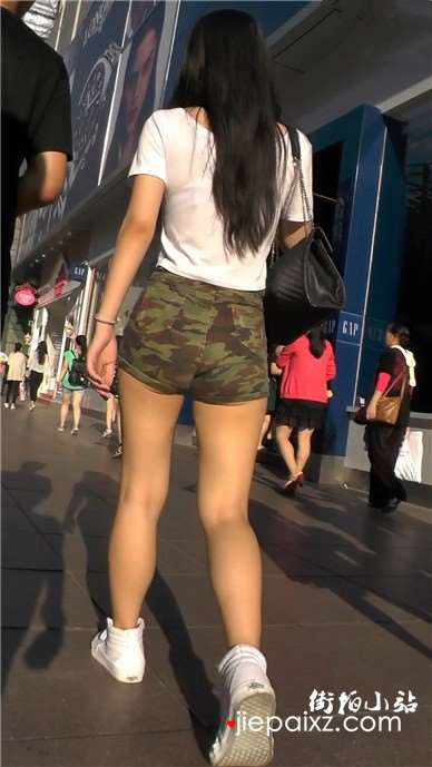 高腰迷彩热裤苹果臀性感美眉 [1.00 GB]