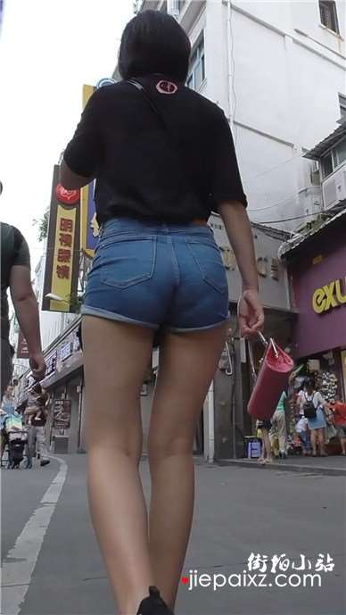 街拍短发肉臀少妇，给力的美臀 [1.06 GB]
