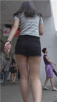 小清新秀丽美腿小姐姐 [377 MB]