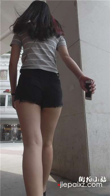 小清新秀丽美腿小姐姐 [377 MB]