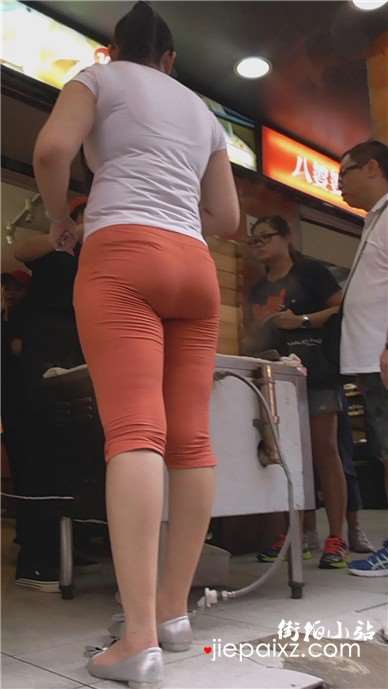 街拍肥臀紧身裤丰腴少妇 [1.32 GB]