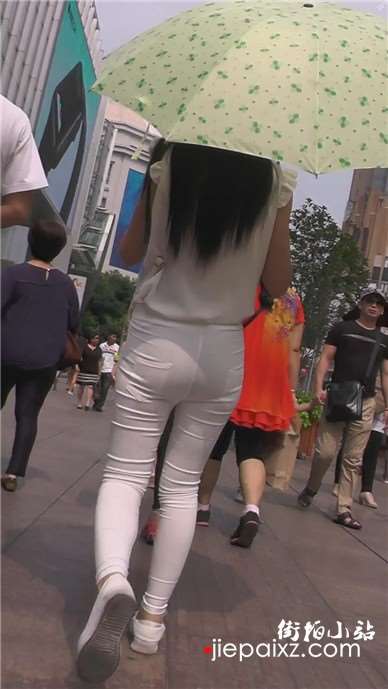 小清新高颜值紧身白裤美丽小姐姐 [737 MB]