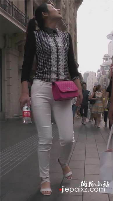 超级诱惑紧身透明白裤美臀少妇 [1.07 GB]