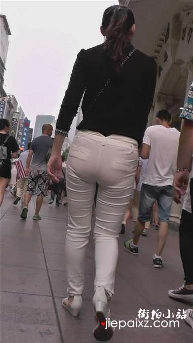 超级诱惑紧身透明白裤美臀少妇 [1.07 GB]