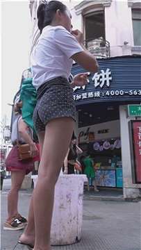 大长腿翘臀热裤麻花辫美女小姐姐 [513 MB]