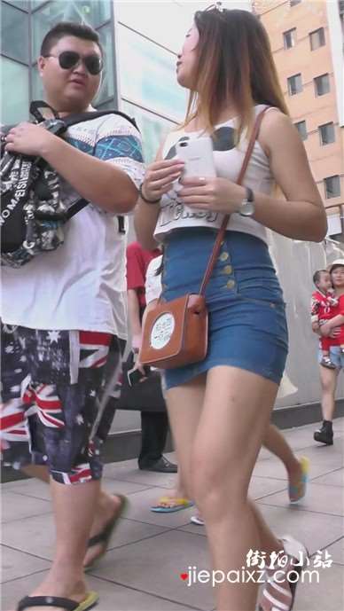 超短包臀牛仔裙肉臀大美人 [1.05 GB]