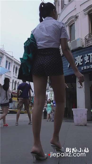 大长腿翘臀热裤麻花辫美女小姐姐 [513 MB]