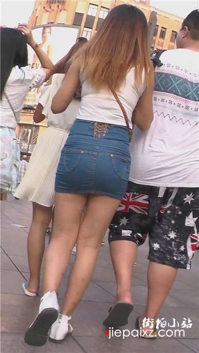 超短包臀牛仔裙肉臀大美人 [1.05 GB]