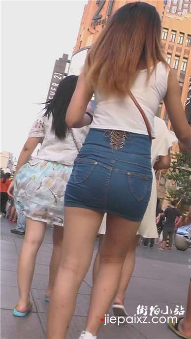 超短包臀牛仔裙肉臀大美人 [1.05 GB]