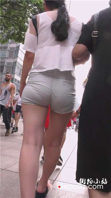 街拍性感美腿热裤小清新美女 [558 MB]