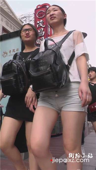 街拍性感美腿热裤小清新美女 [558 MB]