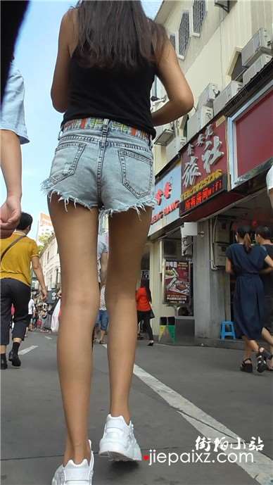 性感美腿热牛秀丽美女 [525 MB]