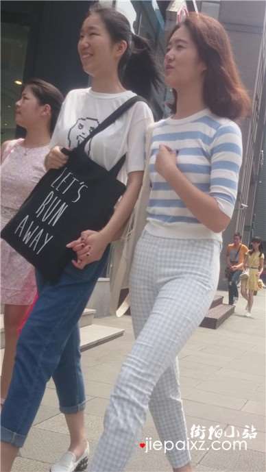 跟拍超级大肉臀美女姐妹逛街 [4.20 GB]