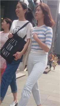 跟拍超级大肉臀美女姐妹逛街 [4.20 GB]