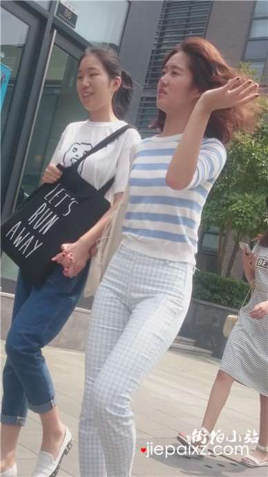 跟拍超级大肉臀美女姐妹逛街 [4.20 GB]