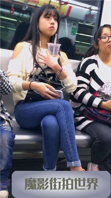 超紧身的蓝牛妹子，感觉快要撑爆了！[2.85 GB]