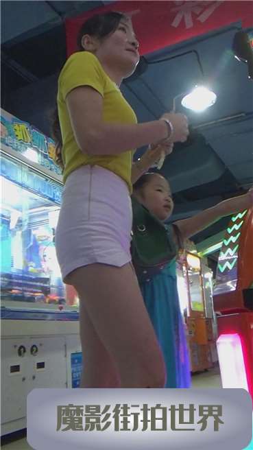 电玩城的长腿少妇，有味道的女人！[954 MB/MP4]