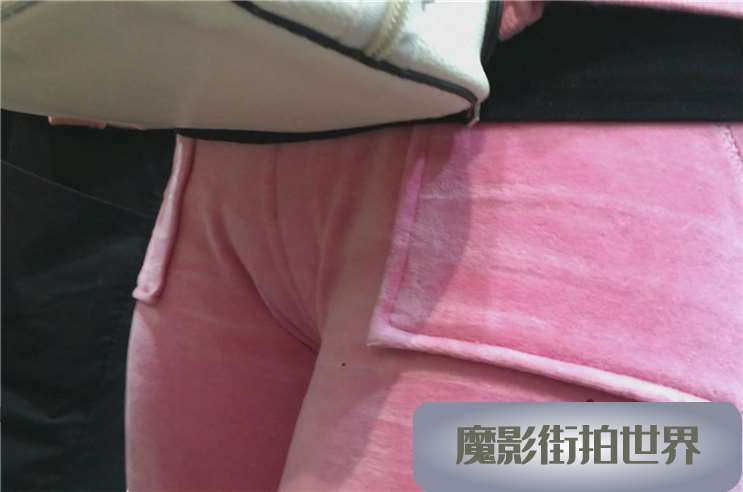 美丽的三角区，美丽的粉色系女孩 [3.51 GB/MP4]