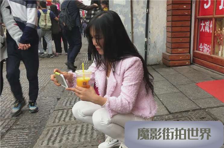 粉衣白裤美眉 [3.09 GB/MP4]