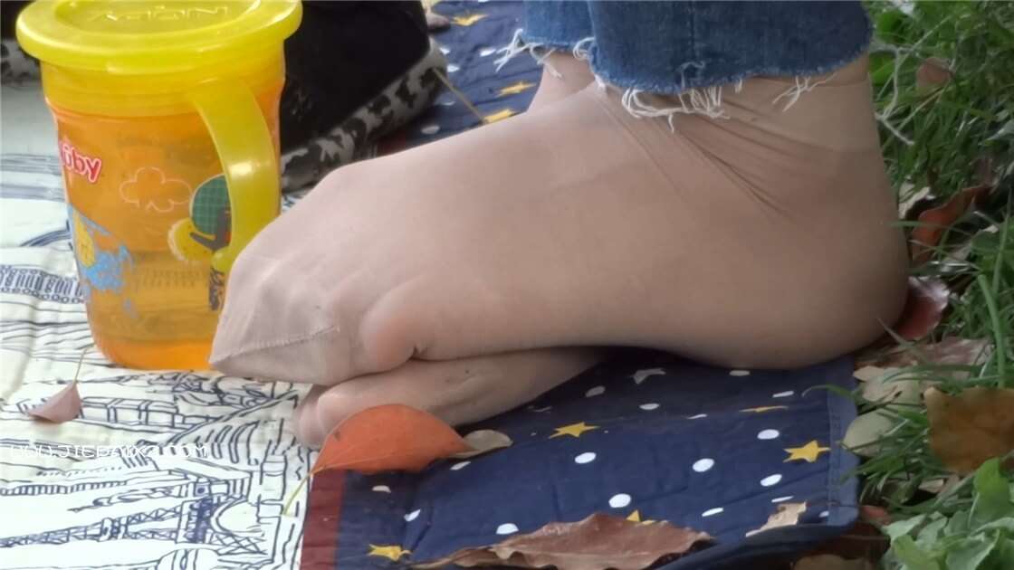 短丝袜 [382 MB/MP4]