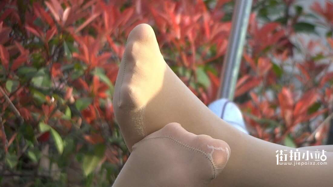 丝袜抽丝啦 [388 MB/MP4]