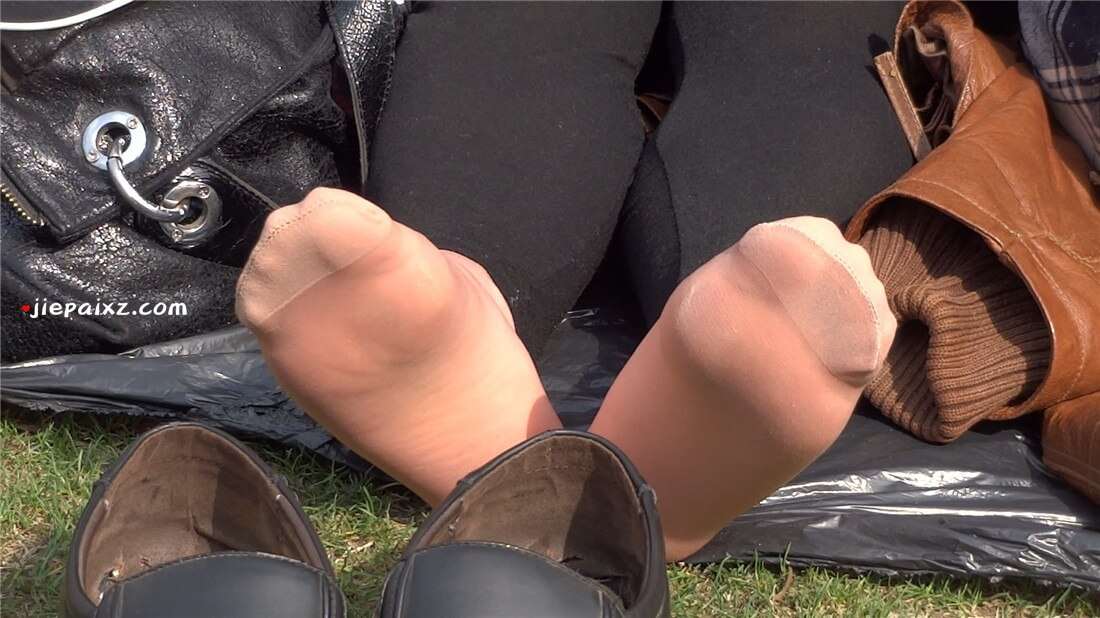 透红的肉色丝袜 [312 MB/MP4]