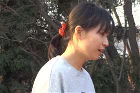 花裙子，肉丝美眉 [392 MB/MP4]