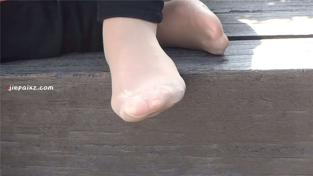 肉丝美足妹子 [298 MB/MP4]