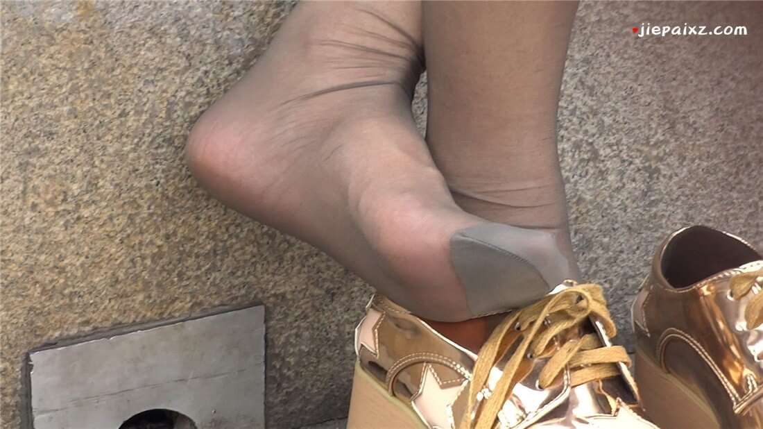 土豪金鞋很给力 [351 MB/MP4]