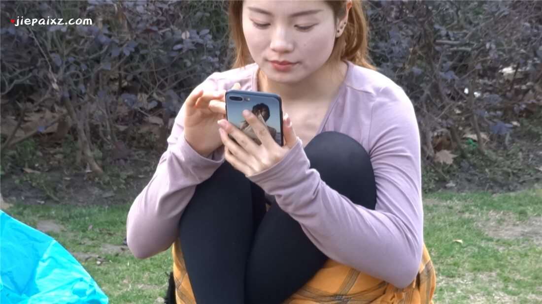 漂亮小姐姐的黑色裤袜 [268 MB/MP4]