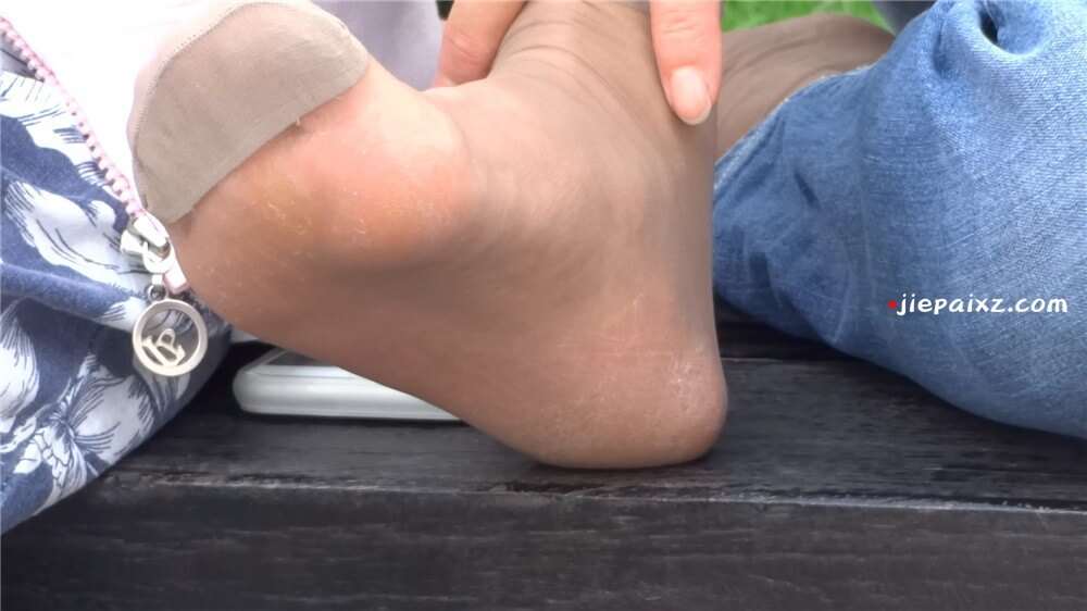 黑色小皮鞋、短袜 [1.16 GB/MP4]