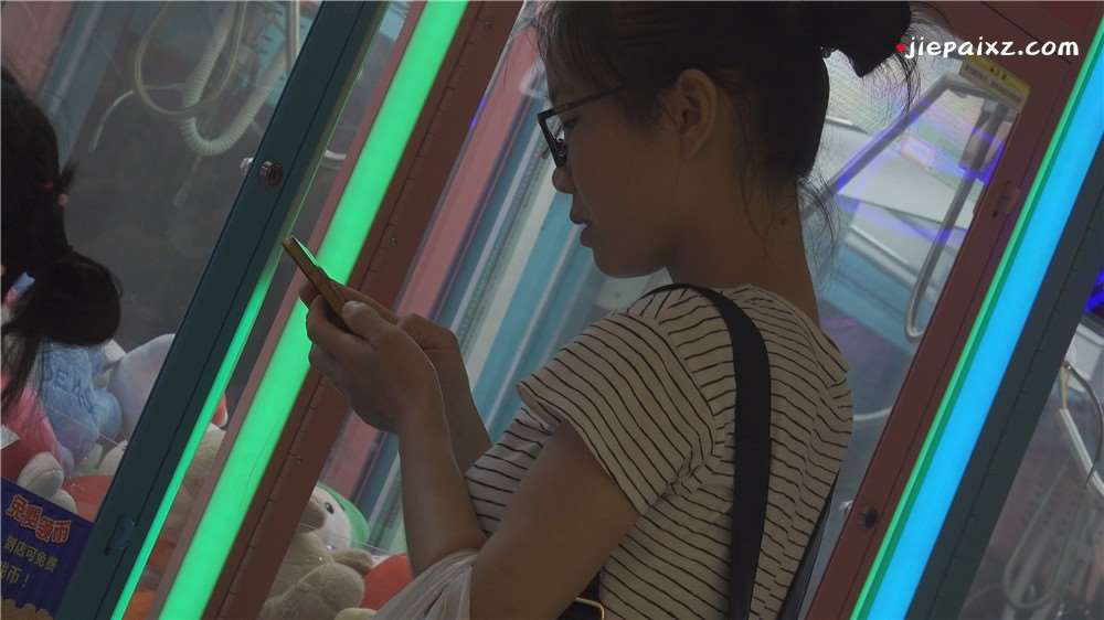 凉鞋配短肉色丝袜 [2.39 GB/MP4]