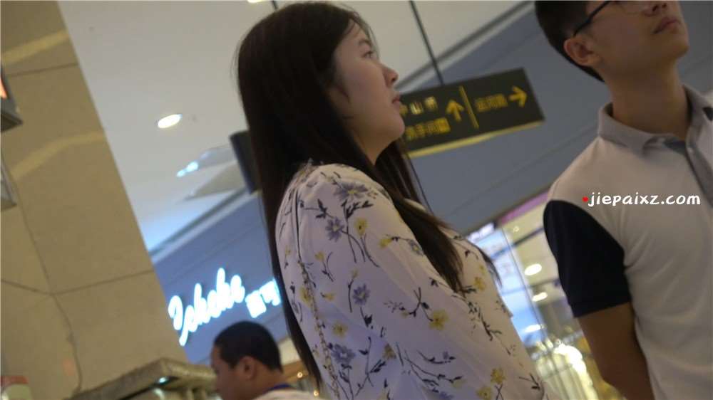 4K - 乖巧的小姐姐惹人爱 [840 MB/MP4]