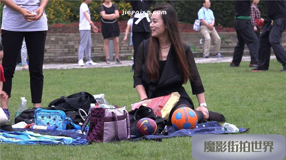 成熟有韵味的黑丝黑裙 [1.30 GB/MP4]