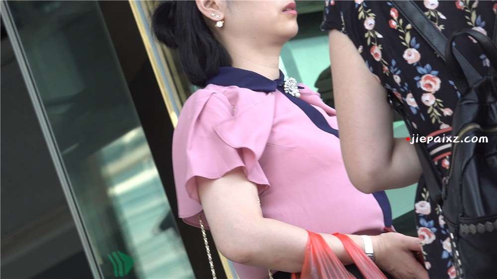带你超近距离体验两双白嫩的玉足 [0.97 GB/AVI]