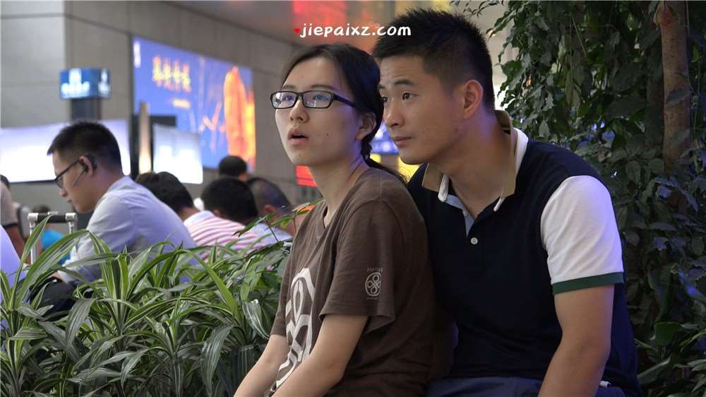 苗条的人字拖美眉 [1.22 GB/MP4]