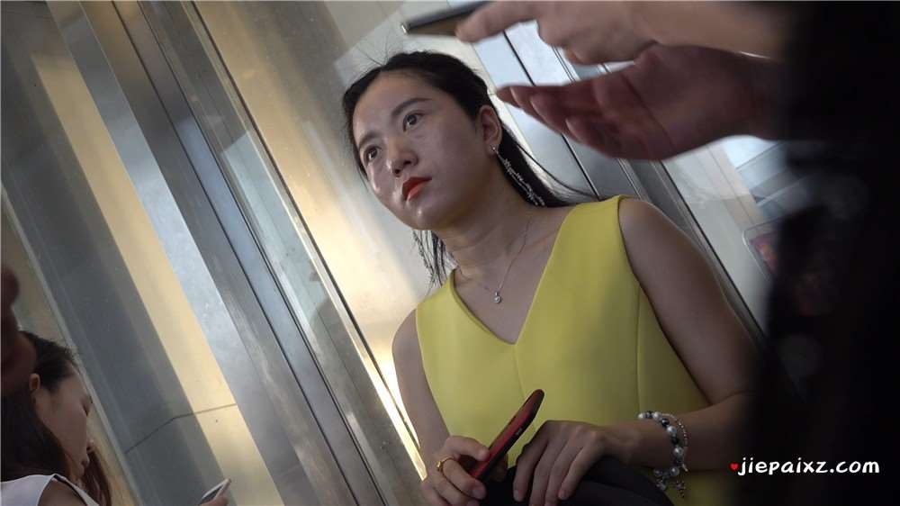 街拍各种美足mm [1.10 GB/avi]