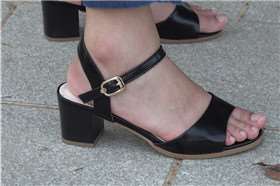 超白嫩玉足美女 [1.00 GB/avi]