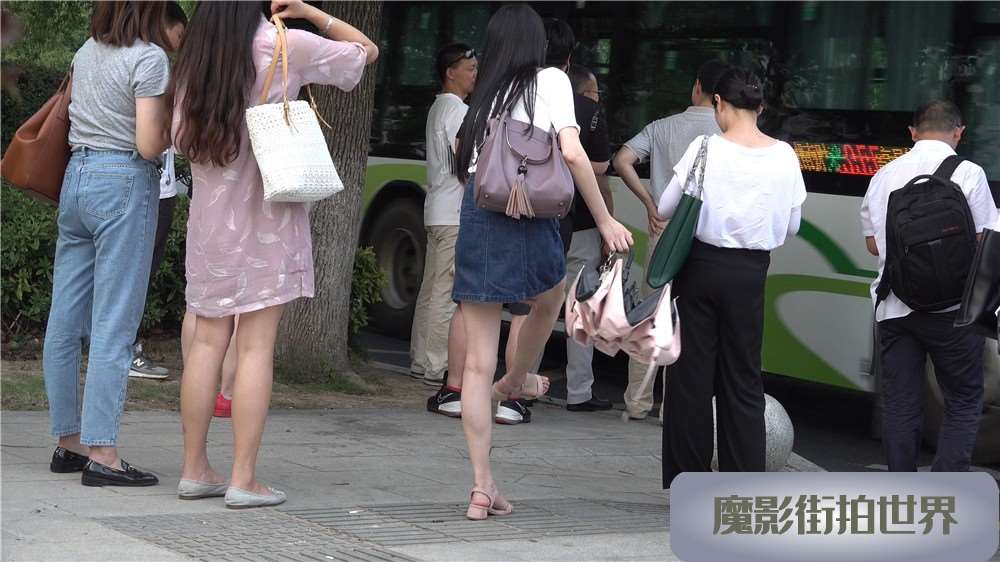 极度粉嫩玉足靓妹 [0.98 GB/avi]