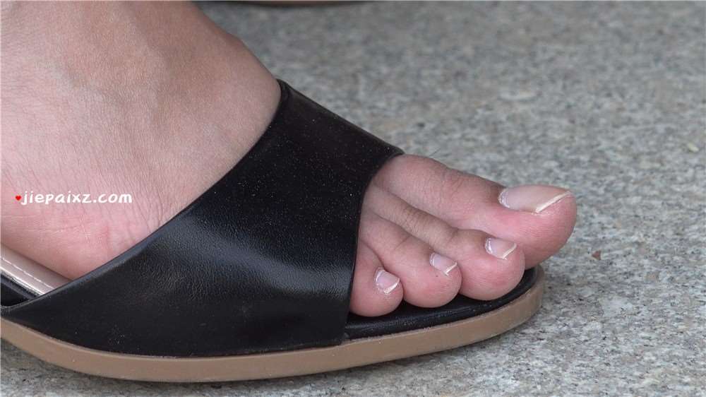 超白嫩玉足美女 [1.00 GB/avi]