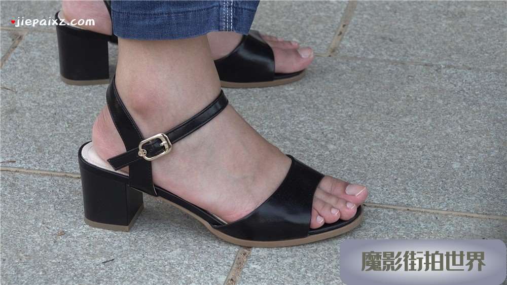 超白嫩玉足美女 [1.00 GB/avi]