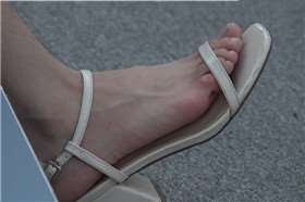 街拍美足凉高跟靓妹第二季 [1.27 GB/avi]