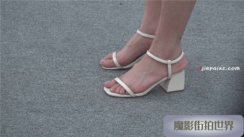 街拍白嫩玉足凉高靓妹 [1.57 GB/avi]