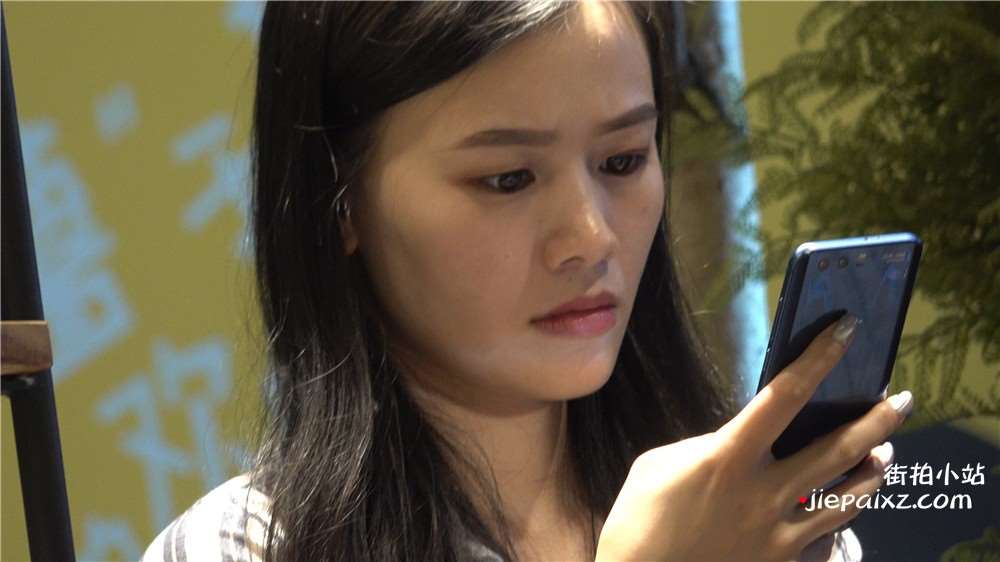 热裤裸足精致的美脚丫 [1.18 GB/avi]