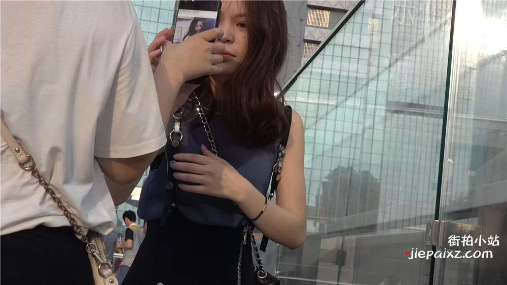 超级粉嫩街拍美足MM（2） [1.66 GB/MP4]