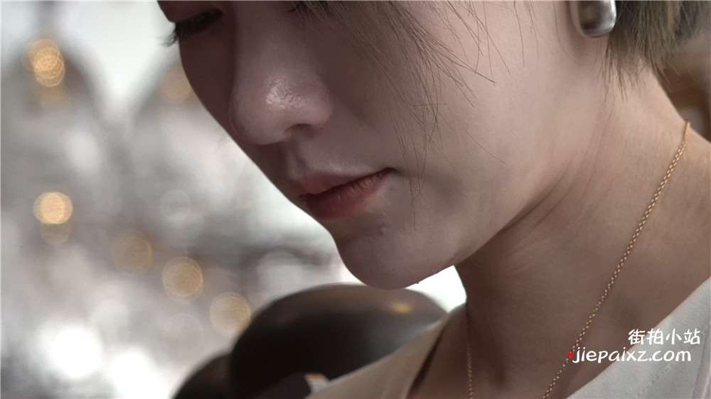 短发美白的玉足姐姐 [729 MB/avi]