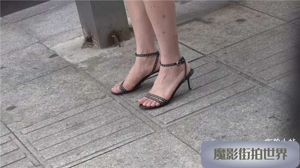 街拍凉高跟玉足美眉 [3.05 GB/avi]